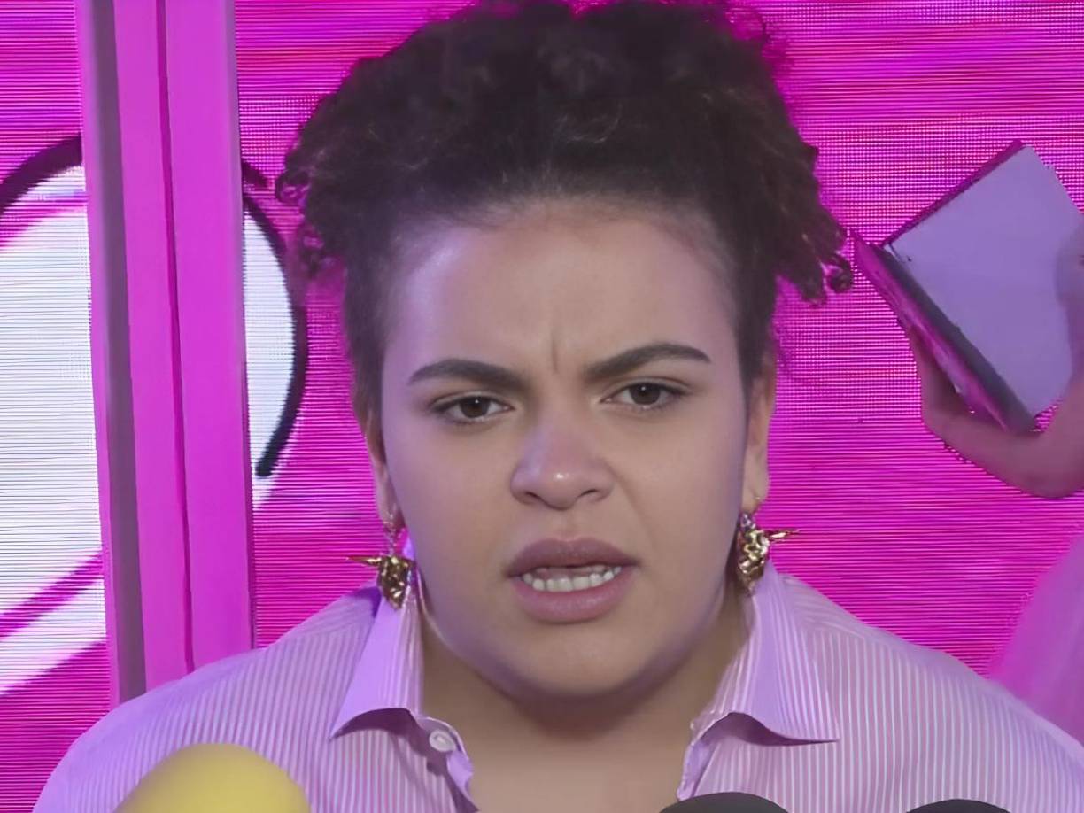 Durante una transmisión en vivo, la hija de Lucero y Mijares se lanzó contra varios sus seguidores.