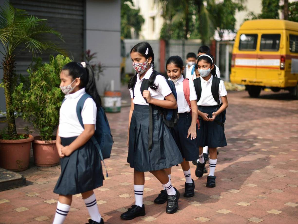 Expertos en salud pública han señalado la importancia de fortalecer las medidas de prevención, especialmente en centros escolares. 