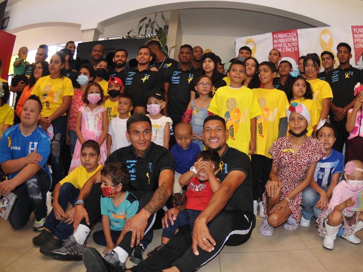 La delegación de la H llevó varios obsequios, comida e inclusive pudieron compartir con los niños con piñatas.