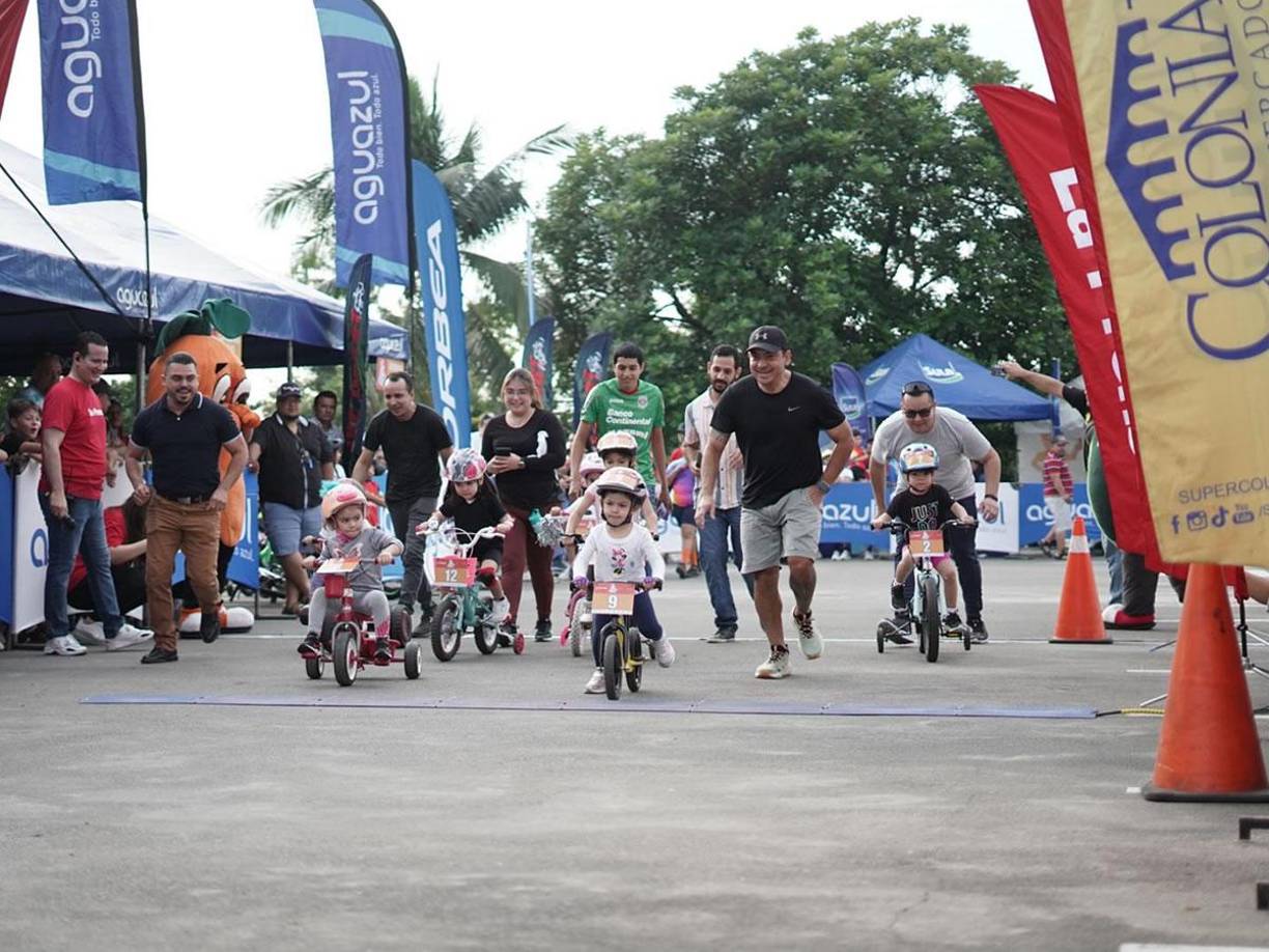 Los padres han acompañado a sus hijos en esta bonita y sana experiencia deportiva.