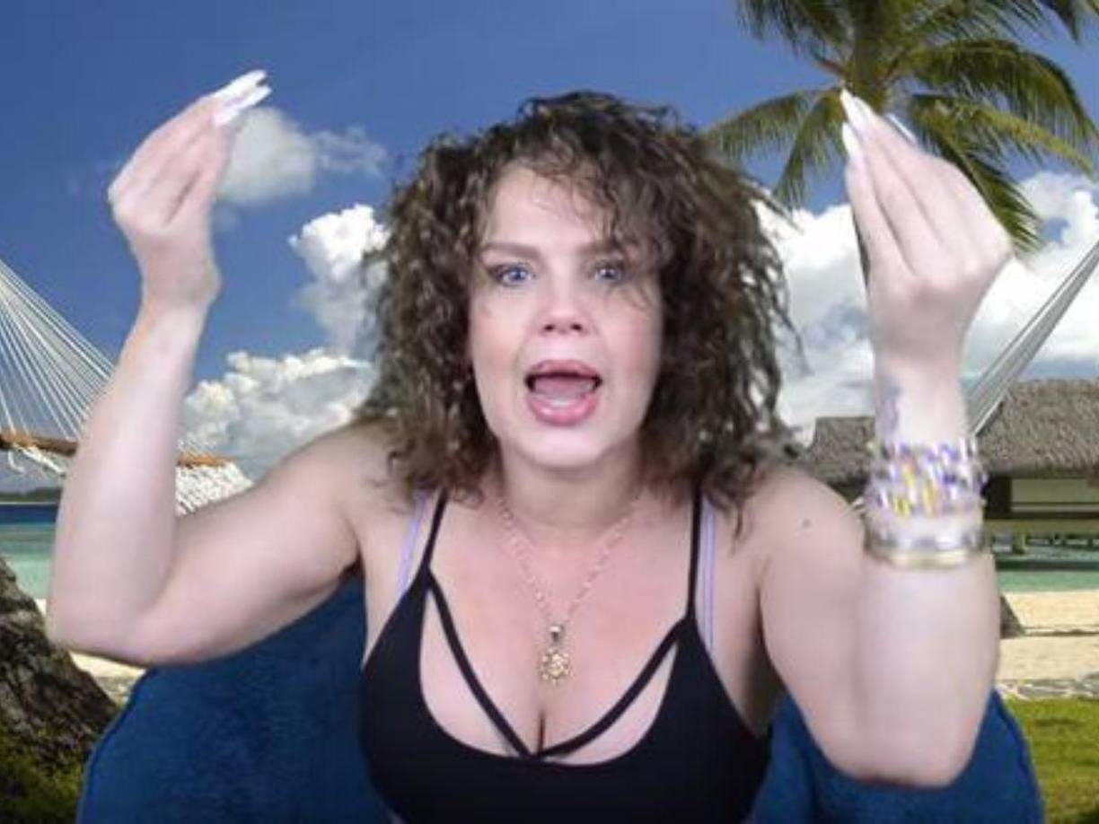 “Dejaste de ser esa persona que todos presumimos que es madura e inteligente o ¿te sobreestimamos? ¿Ya te la creíste? ¿Estás enfrentando cuerpo a cuerpo con tu madre? ¿Esto es una guerra de poder? Pues muy sencillo ¡Estás bloqueado! Para que acompañes a tu papá, wey”, puntualizó.