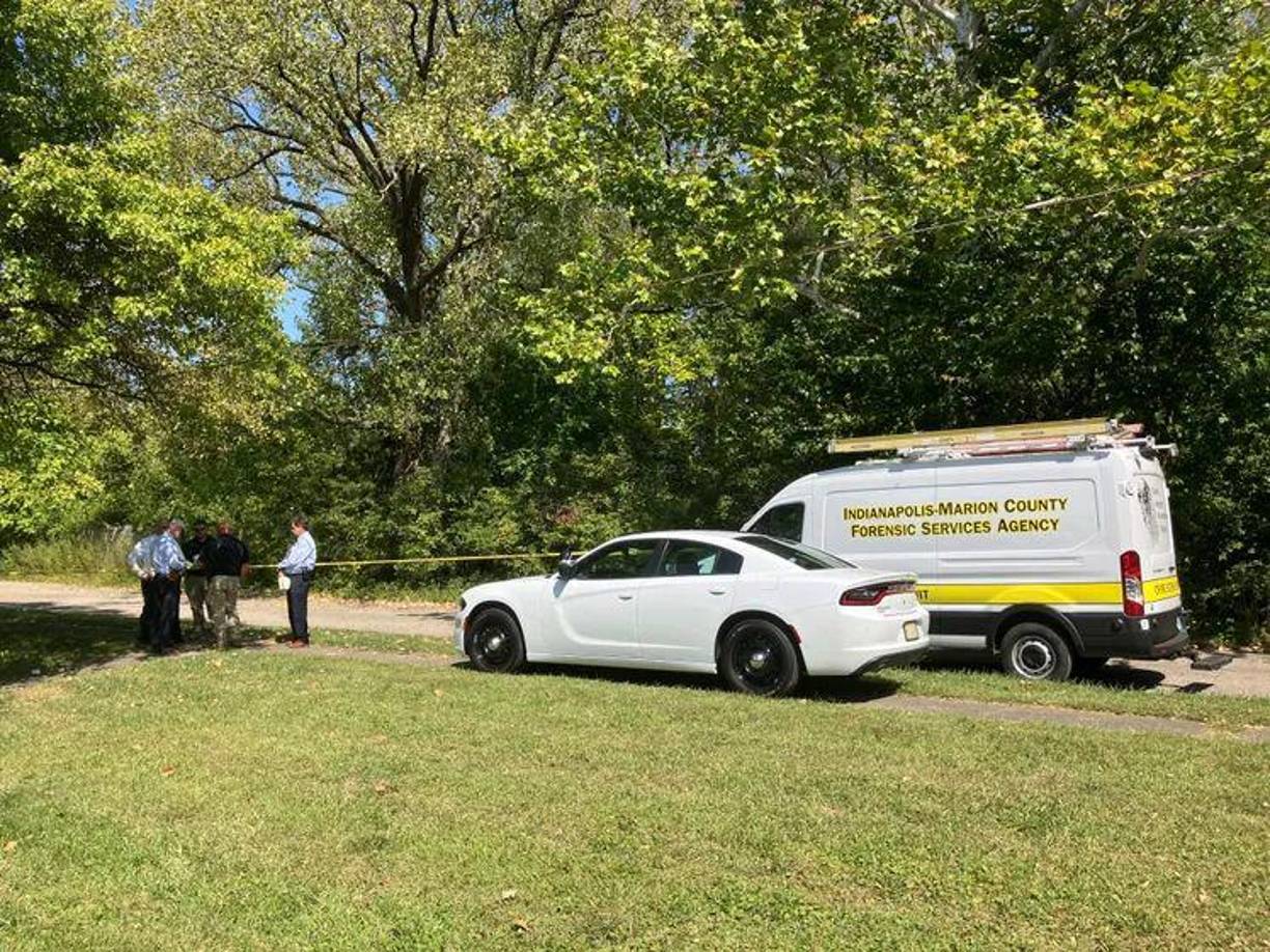 Después del asesinato, Valadez trató de ocultar el cuerpo detrás de una barrera de concreto.