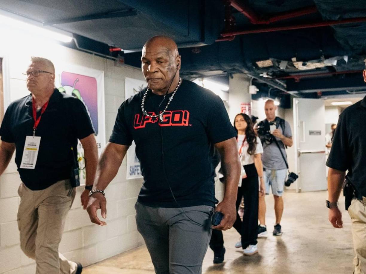 Mike Tyson siguió con su relato sobre la última pelea: “No estaba cansado, no estaba sudado. Fui a la casa en la que nos estábamos quedando, salí de la casa con mi esposa y mis hijos, fui a la fiesta posterior y luego regresé”.