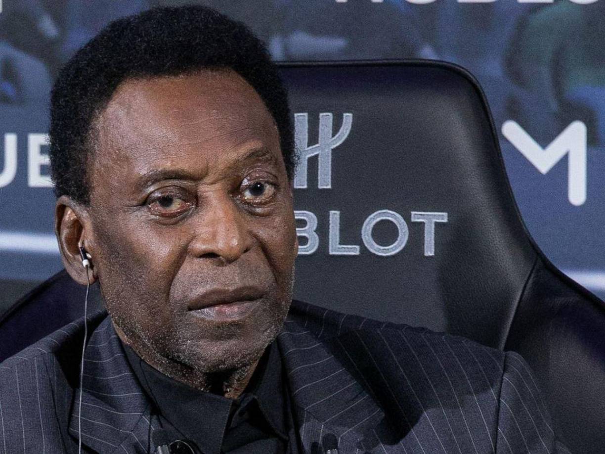Pelé se retiró en 1977 tras jugar tres temporadas en el Cosmos de Nueva York, con numerosos récords batidos que le harían merecedor en el año 1980 del galardón de Atleta del siglo.