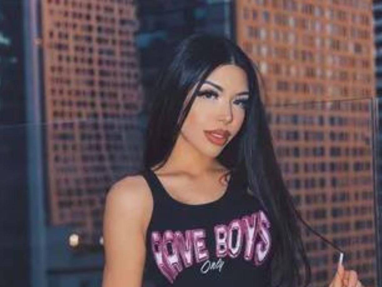 Fue en una transmisión junto a su amiga Alexia que la mexicana confesó sobre su exnovio catracho. 