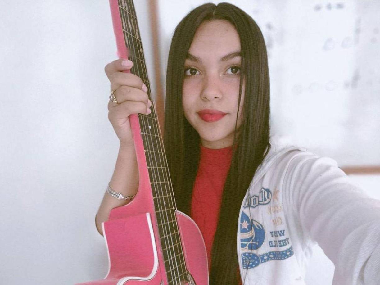 En un hecho que ha conmocionado a la comunidad de Sativasur, Boyacá, Colombia, el cuerpo sin vida de Jimena Castillo Sierra, de 19 años, fue descubierto en una mina, luego de haber sido reportada como desaparecida desde el 27 de octubre. 