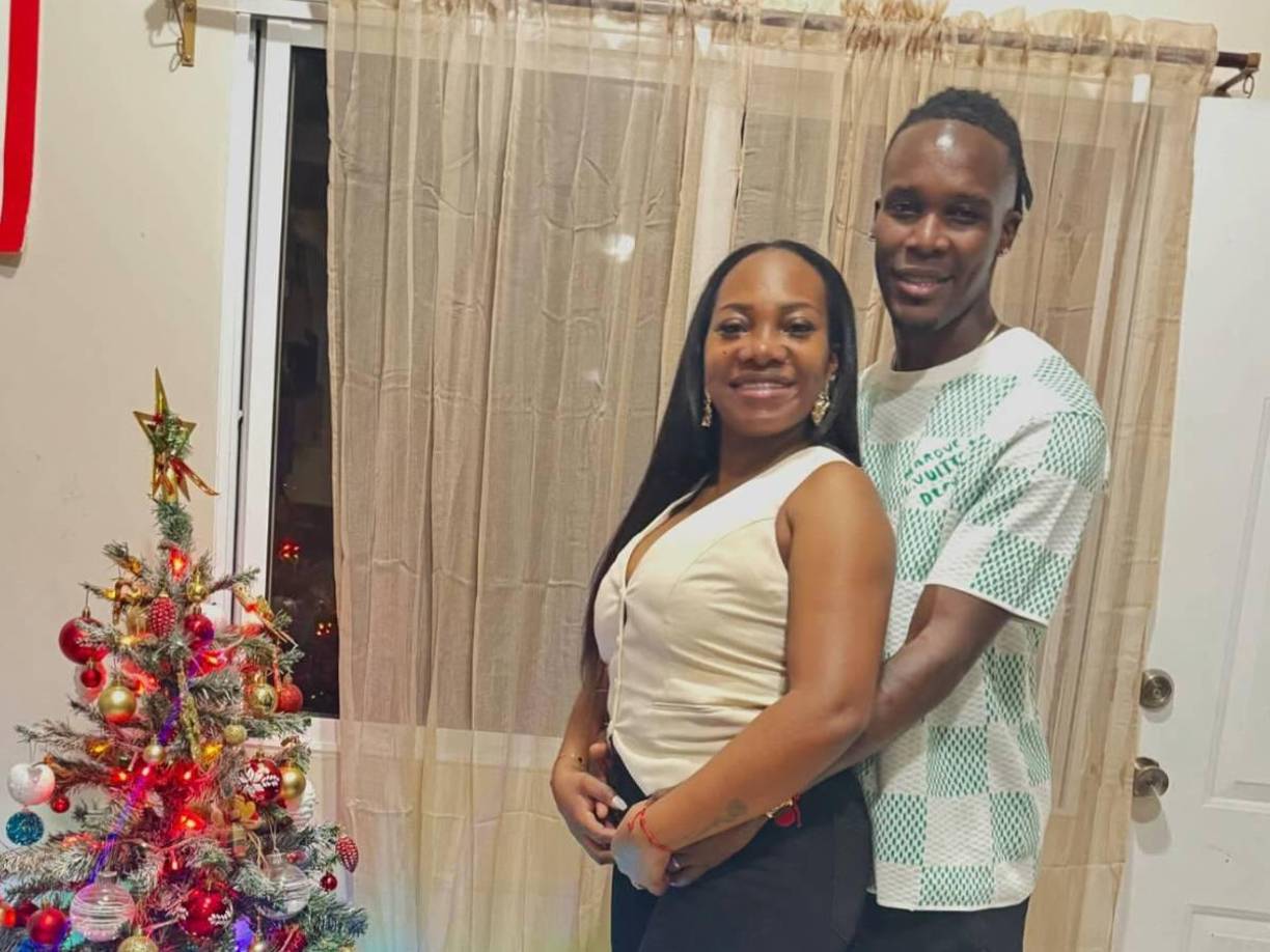 Rubilio Castillo, el goleador de Motagua, luego de ganar el título de campeón con el ciclón, el atacante la pasó con su esposa.