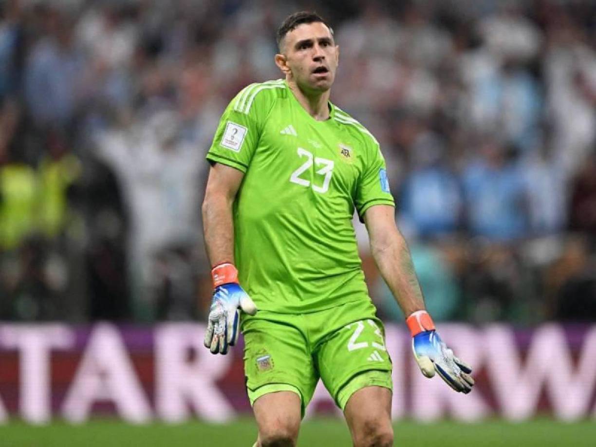 Según TyC Sports, Tottenham, Chelsea y Manchester United están interesados en el portero del Aston Villa, Emiliano ‘Dibu’ Martinez, pese a que no tiene cláusula de rescisión y su contrato es hasta 2027.