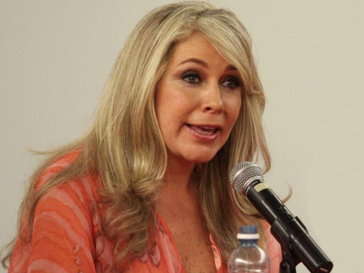 De acuerdo con Ernestina Sodi, quien hoy falleció a causa de complicaciones cardiacas que derivaron en dos paros al corazón, fue su hermana Thalía quien pagó el rescate por el secuestro, que duró 10 días para Laura Zapata, y otros 15 más para la escritora y madre de Camila Sodi.