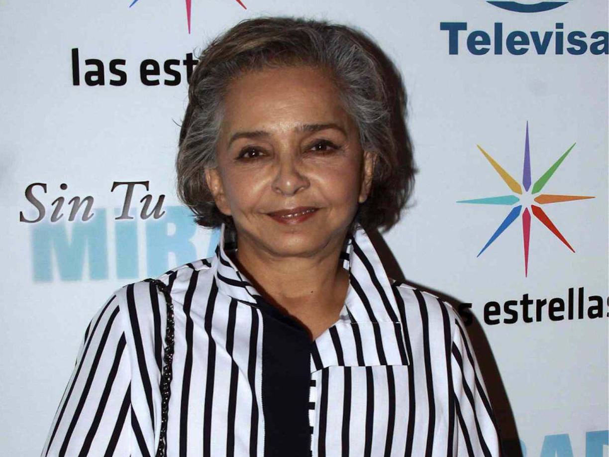 Ana Martín es una primera actriz mexicana de cine y televisión. Nació el 14 de mayo de 1946 en Ciudad de México bajo el nombre de Ana Beatriz Martínez Solórzano. Desde pequeña demostró sus dotes en la actuación, ya que creció en un entorno artístico debido a que su padre, Jesús Martínez, era comediante. 