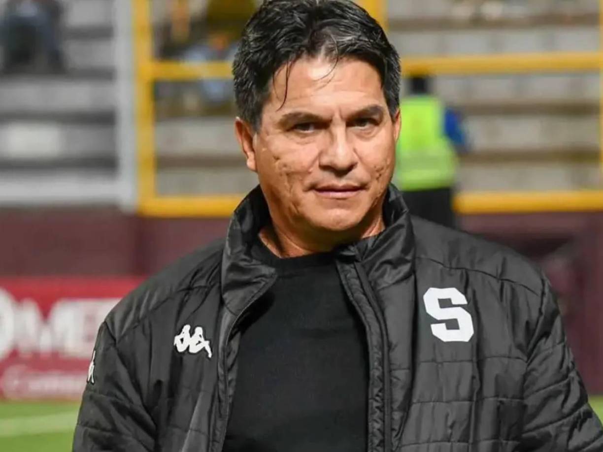 El entrenador costarricense Vladimir Quesada, quien en octubre fue despedido de Saprissa, está en la órbita de Marathón. Tiene seis títulos con Saprissa, cuatro de la primera división, una copa y otra supercopa.