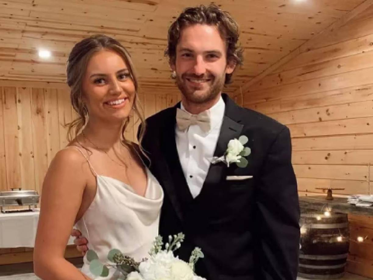 Según informó el diario británico The Sun, Adam Johnson había comprado un anillo para proponerle matrimonio a su novia Ryan Wolfe, quien se encontraba en el lugar que sucedió todo.