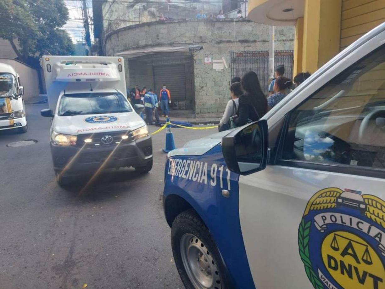 Un vídeo de las cámaras de seguridad muestra que el carro que la atropelló era remolcado por otro pick-up, pero, cuando intentaba hacer una curva, el conductor perdió el control y se arrolló a los peatones.