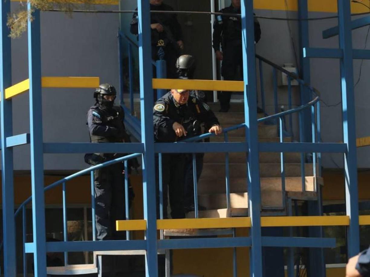 El operativo de extradición fue seguido por un helicóptero de la Policía Nacional para evitar cualquier problema de seguridad.