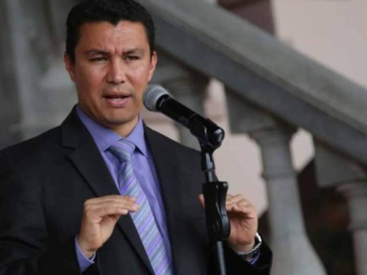 Asimismo, el togado aseguró que “sí es viable que Díaz Lupián comparezca ante la justicia nacional por los delitos que le imputan”. 