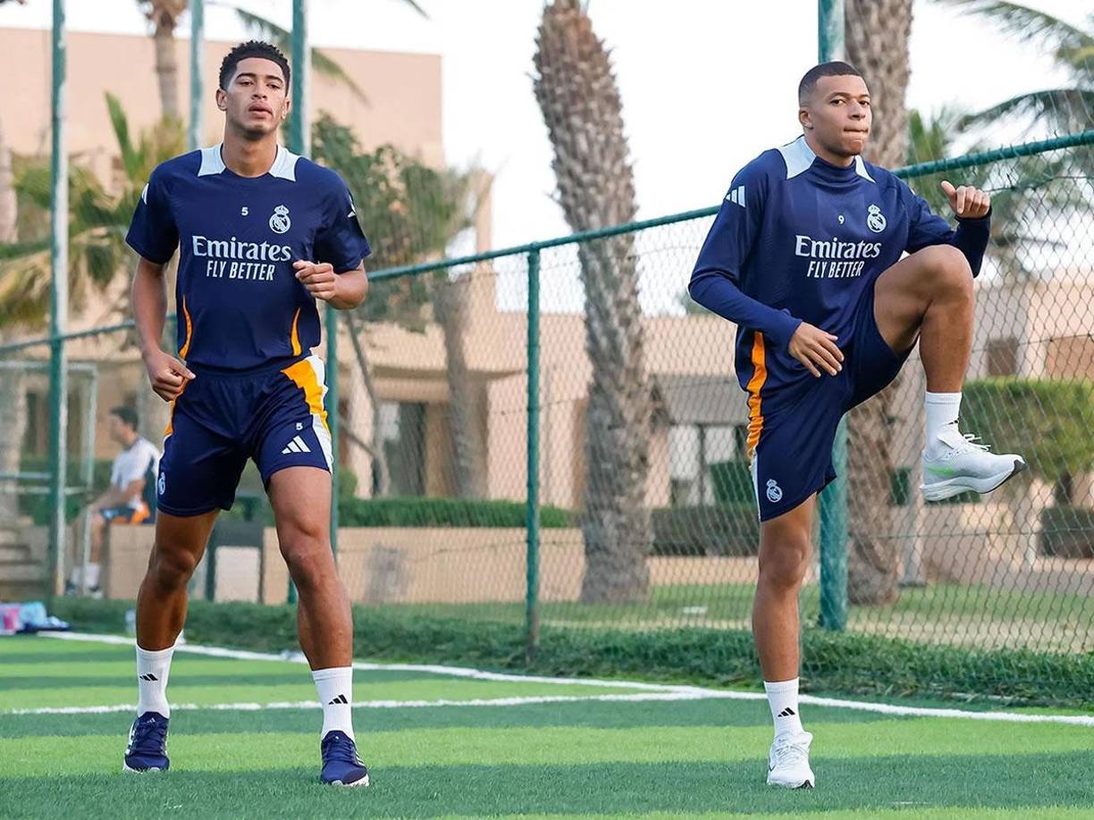 Otra buena noticia para el Real Madrid es Jude Bellingham. El inglés, al igual que Fede Valverde, se ejercitaron este viernes, sus sobrecargas no han ido a más y aunque aún no están al cien por cien, estarán para jugar contra el Barça.