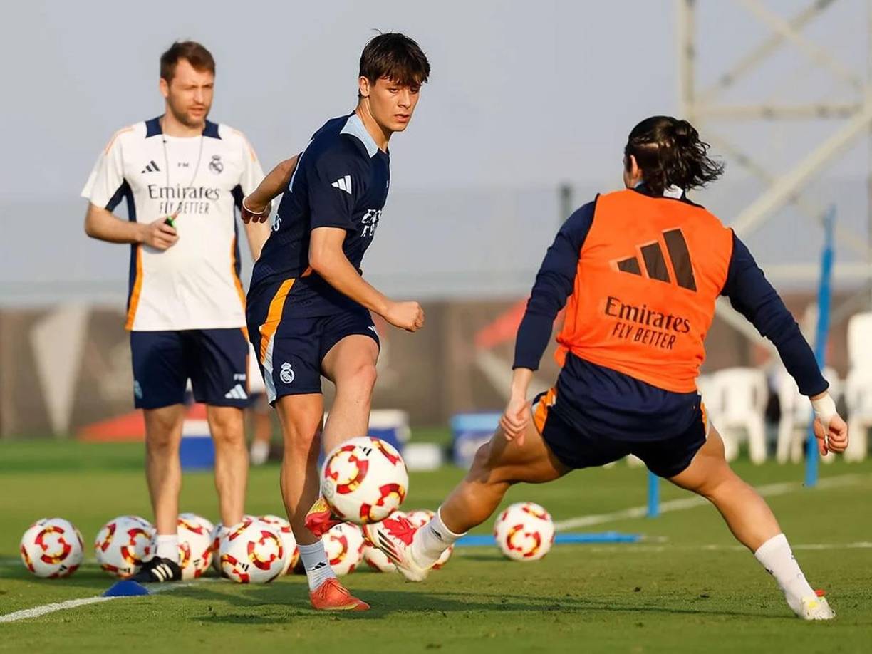 Los jugadores suplentes del Real Madrid llevaron a cabo trabajo en el gimnasio y sobre el césped de entrenamiento.