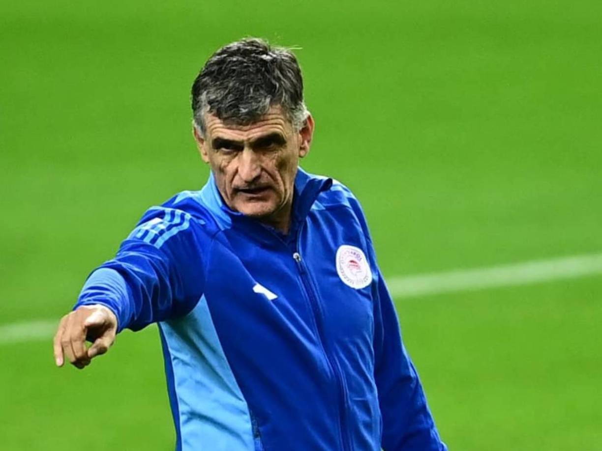 José Luis Mendilibar de España es el reconocido entrenador del Olympiakos y será el estratega del hondureño Luis Palma.