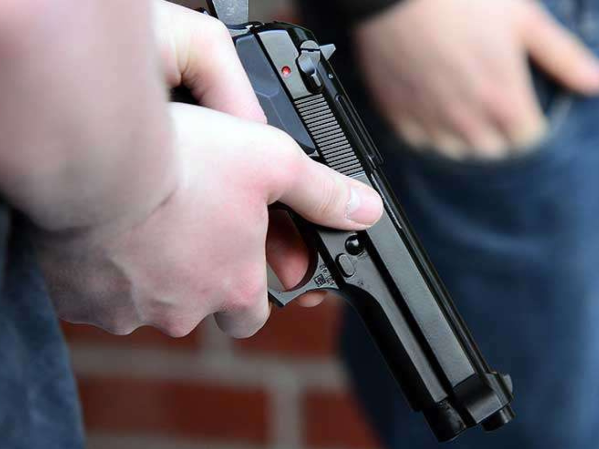 3. La violencia y atentado contra la vida de uno de los familiares.