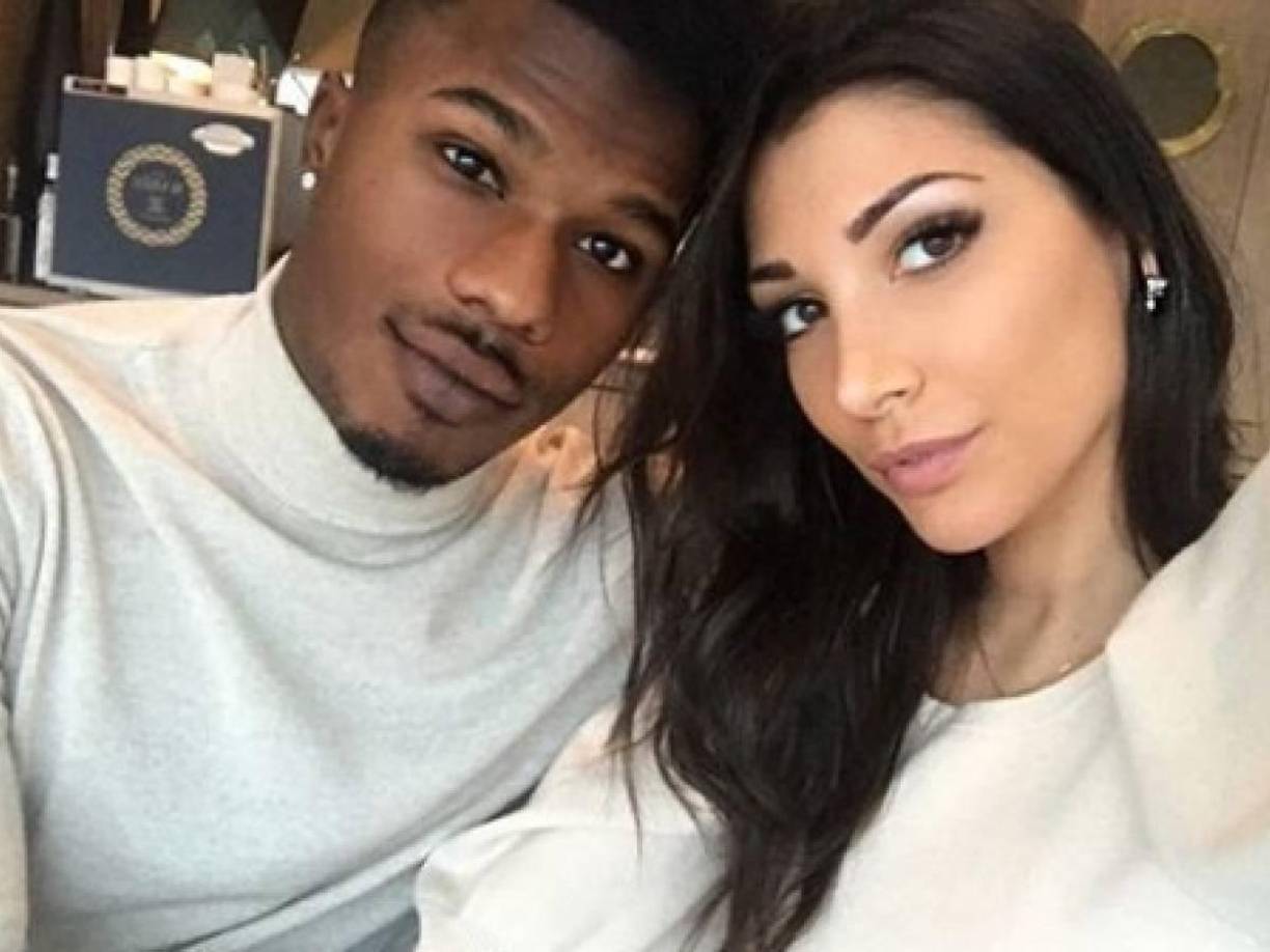 <b>Simona Gualtieri</b> tiene 32 años, fue Miss Italia y compitió en Miss Mundo y Miss Universo. Es modelo y presentadora de televisión, una figura muy conocida y querida en Italia.