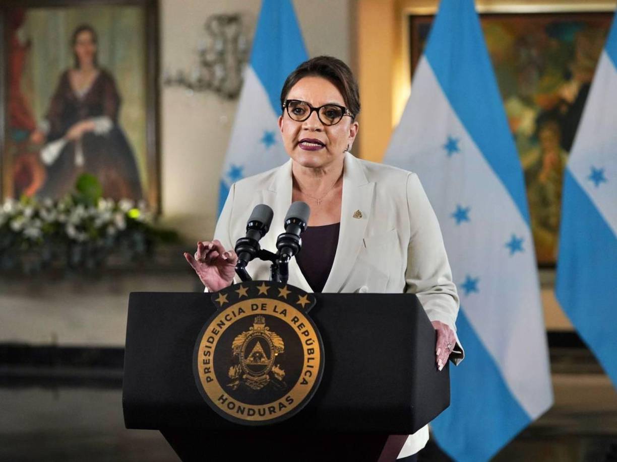 “<b>Xiomara Castro</b> deberá actuar con prudencia en sus relaciones con <b>Estados Unidos</b> durante los 14 meses que le quedan de mandato”, detalló <b>Carranza</b>. 