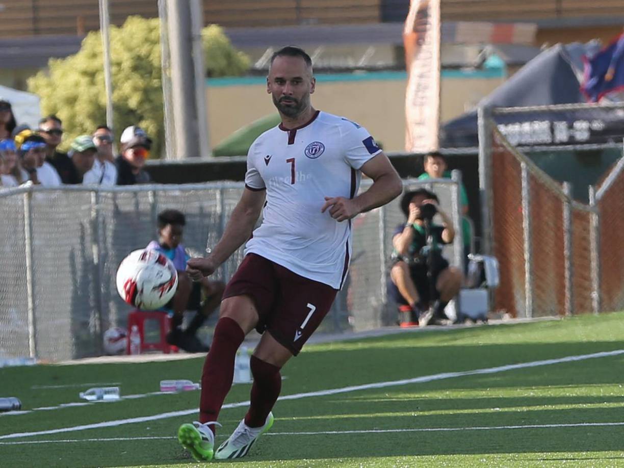 La Liga de Guam cuenta con siete equipos (Wings FC, Paintco Strykers, Islanders FC, Quality Distributors, NAPA Rovers FC, GUAM Shypard, U.O.G.Tritons) 