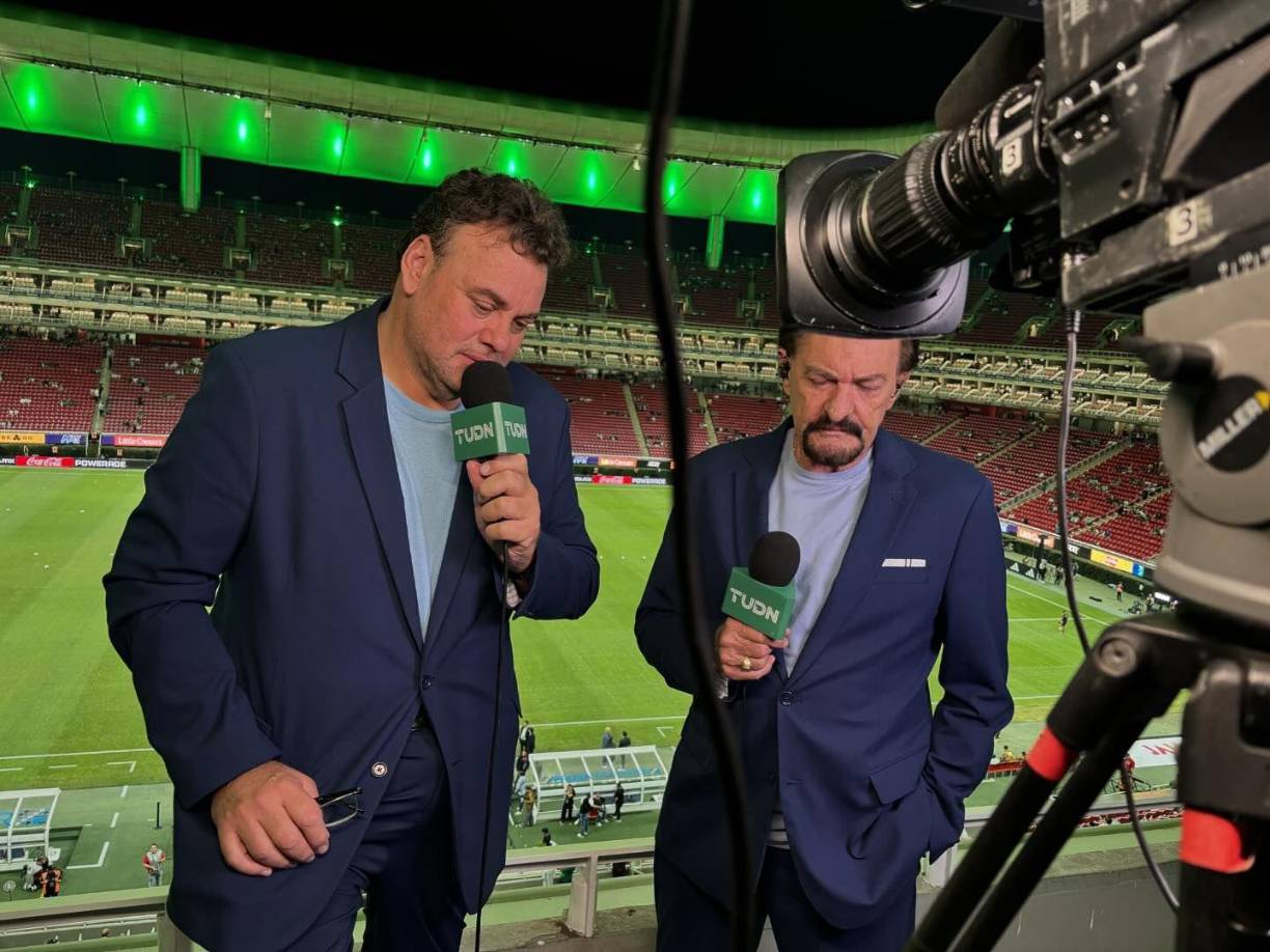 Este encuentro es crucial para México, que necesita ganar por tres goles de diferencia para avanzar directamente a las semifinales. 