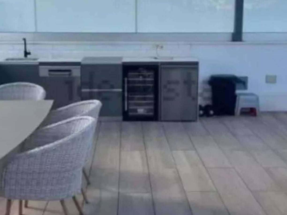  Luis Rubiales incluye un trastero/almacén de seis metros cuadrados y dos plazas de garaje de 19 y 20 metros cuadrados, respectivamente.