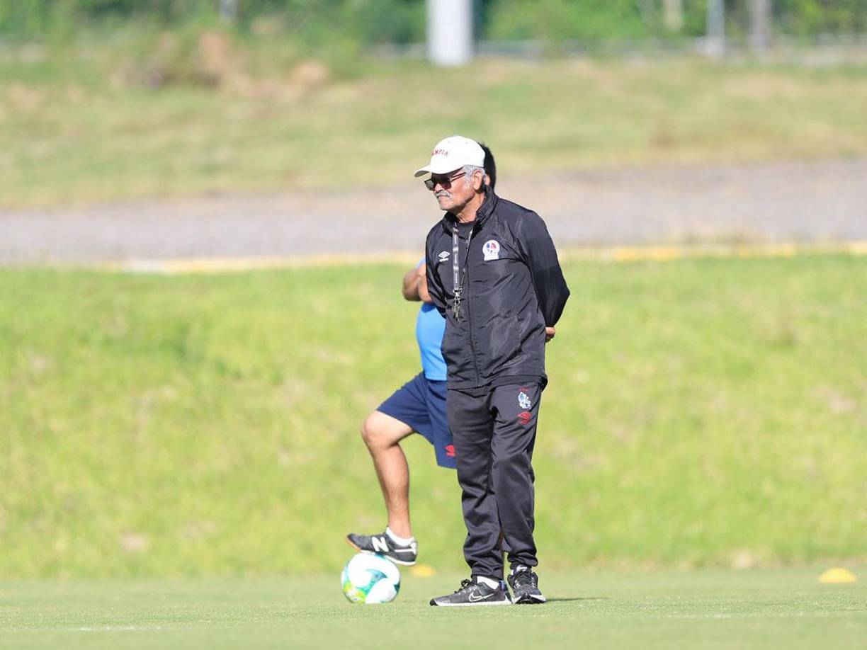 Don Tino, motorista del Olimpia, estuvo presente en el entrenamiento del equipo.
