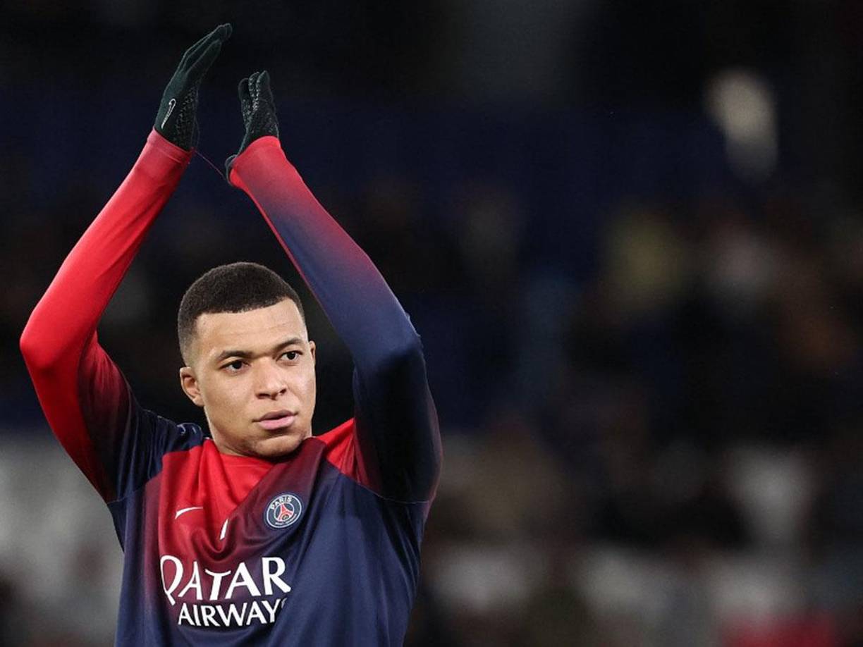 The Times señala que Mbappé estaría mirando el fútbol inglés con buenos ojos para el próximo curso.