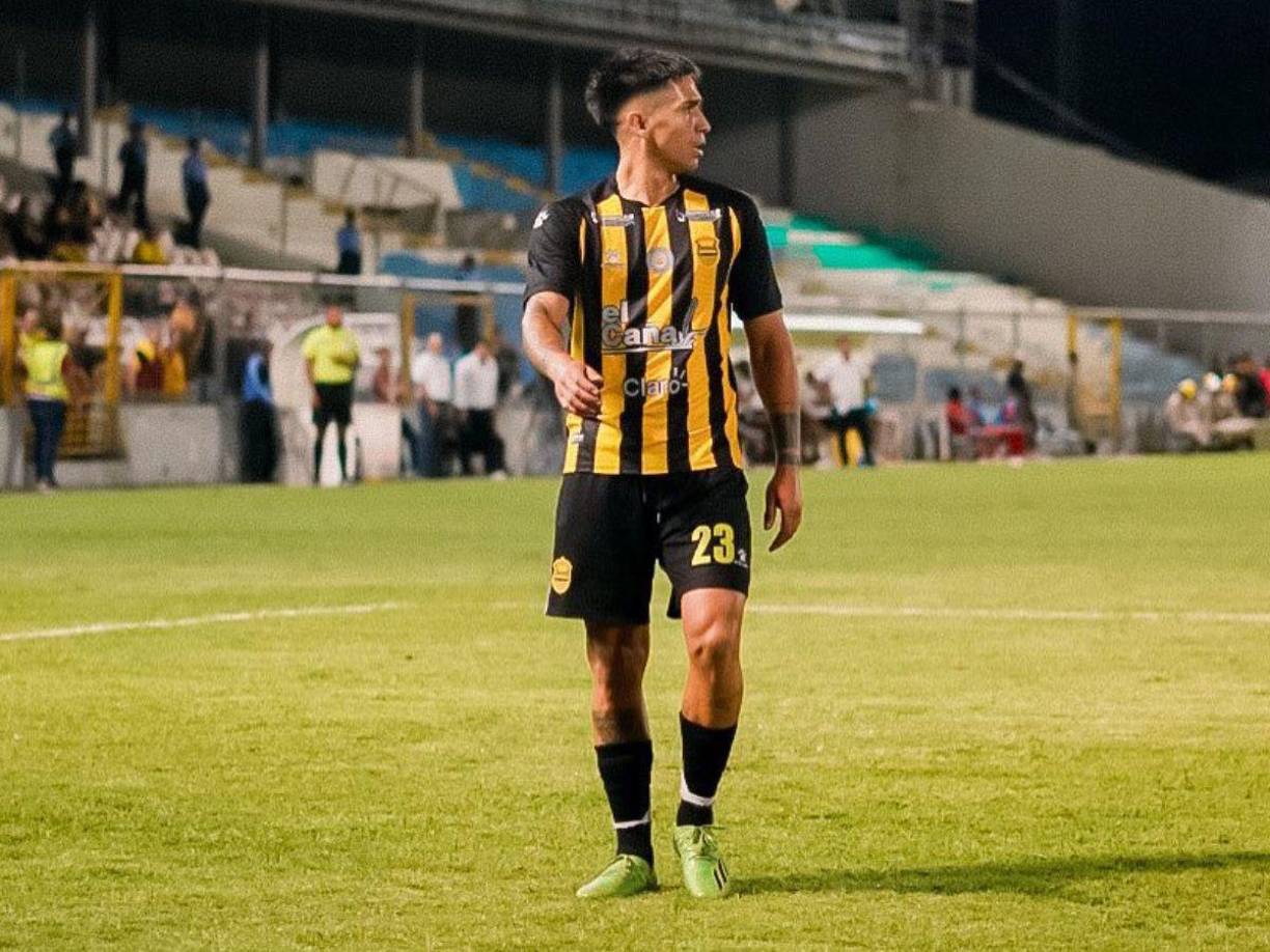 Juan Vieyra: Al volante argentino le restan seis meses de contrato con Real España, pero al parecer tendría ofertas de otras ligas. 