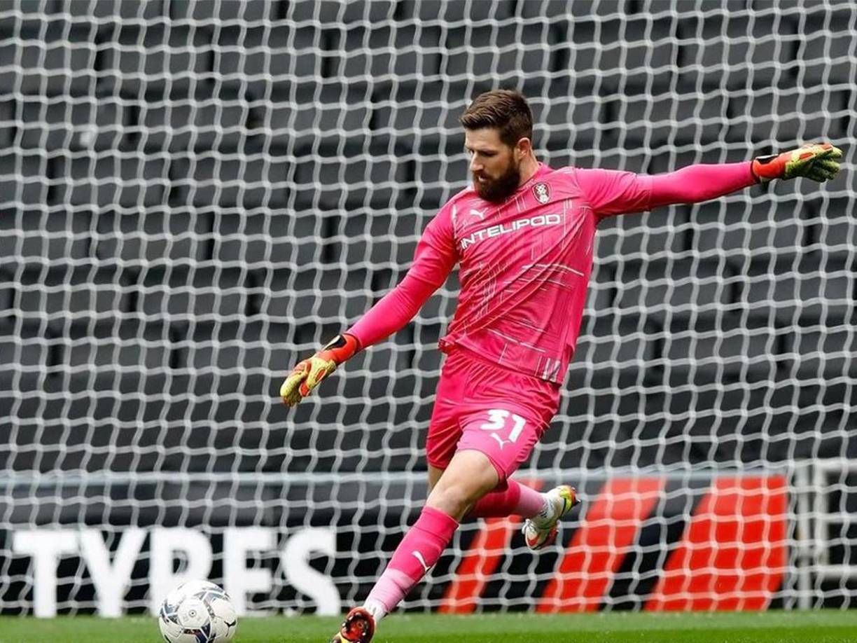 “He escrito y desescrito esto tantas veces y todavía no puedo encontrar las palabras adecuadas para decir y no sé si alguna vez las encontraré”, comenzó diciendo el portero. 