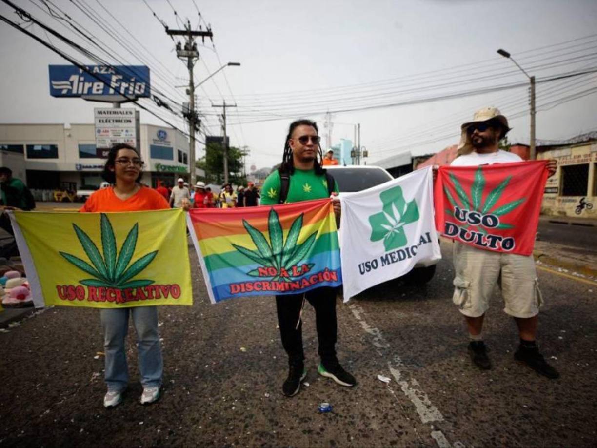 Y ellos salieron a exigir que se legalizara la marihuna. 