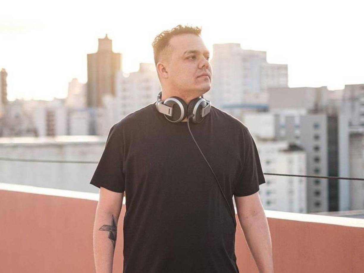  “Estaba prácticamente arruinado porque ella lo consumió financieramente. Le pagó el viaje porque era su sueño. Ella nunca lo admitirá, pero es responsable de lo sucedido”, comentan.