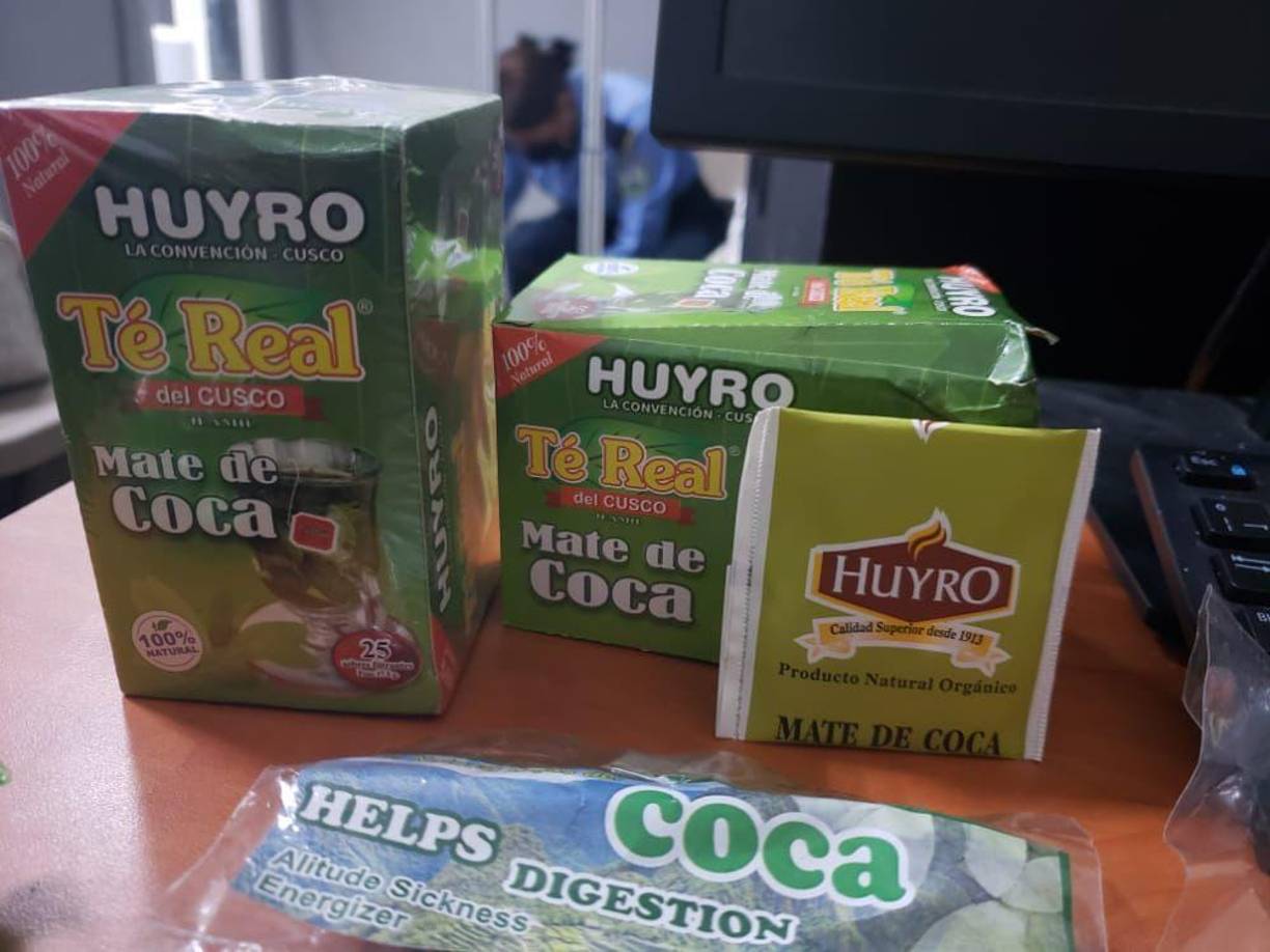 Además de dulces, también traía té del Cusco, también hecho a base de hojas de coca.