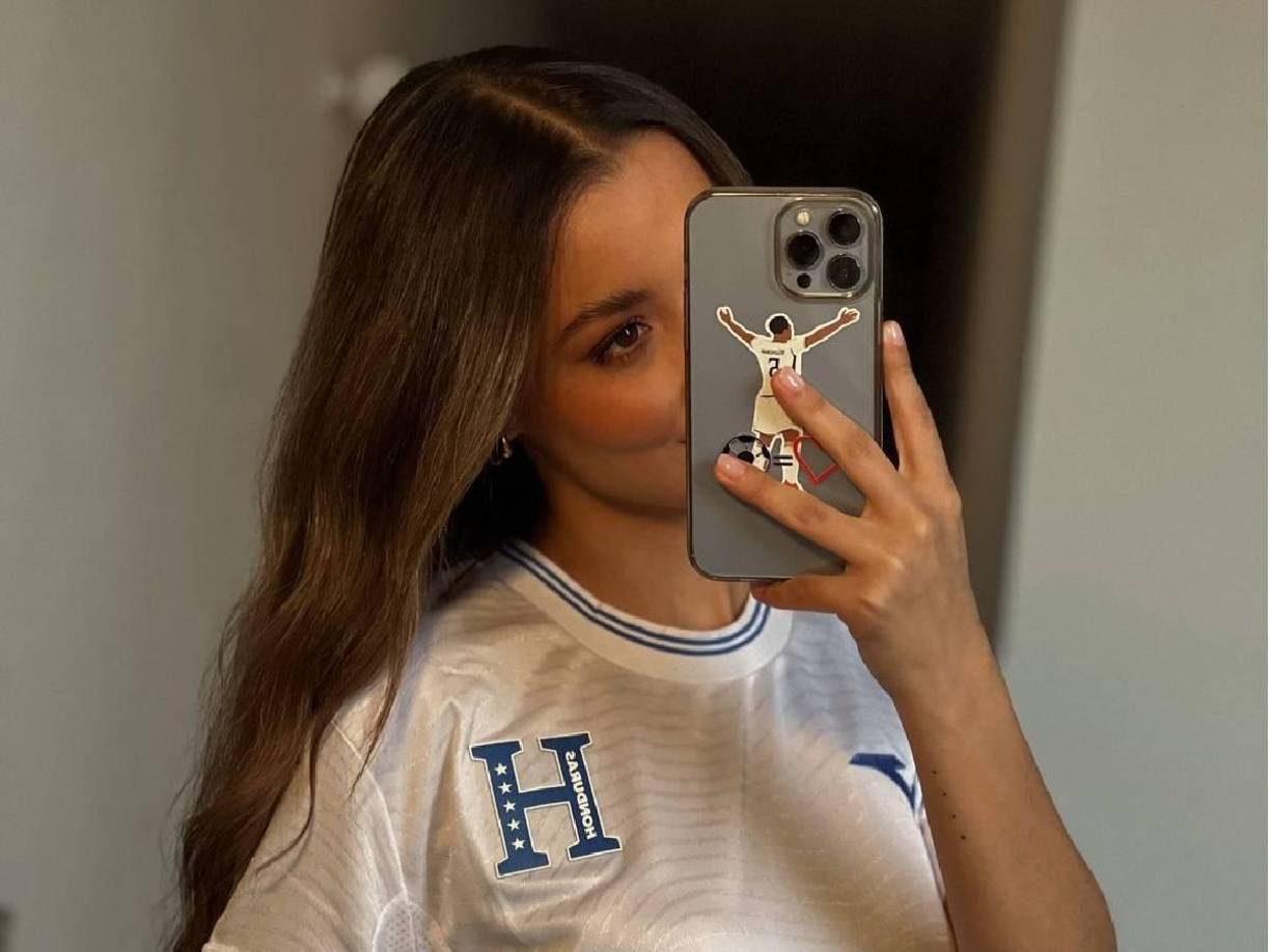 Nuni estudió en Madrid, España y el fútbol es su gran pasión, además de que es muy buena para jugar, aunque no lo hizo profesionalmente.