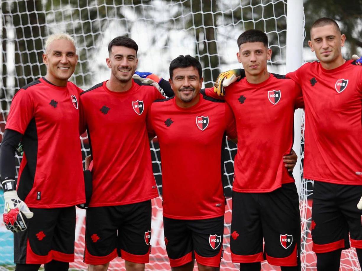 El tres veces campeón de Europa con el Real Madrid terminó su intervención, mostrando su compromiso con el grupo: “Vengo con humildad, con ganas de transmitir lo que aprendí en mi carrera. Estoy a disposición para lo que necesiten. Para mí lo importante no es que se hable de Keylor, sino que se hable de que el equipo está bien, gana y va por buen camino”.