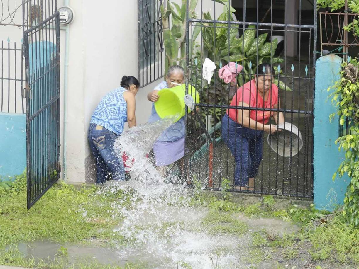 Vecinos del estadio Rubén Deras de Choloma se han visto también afectados por las lluvias.