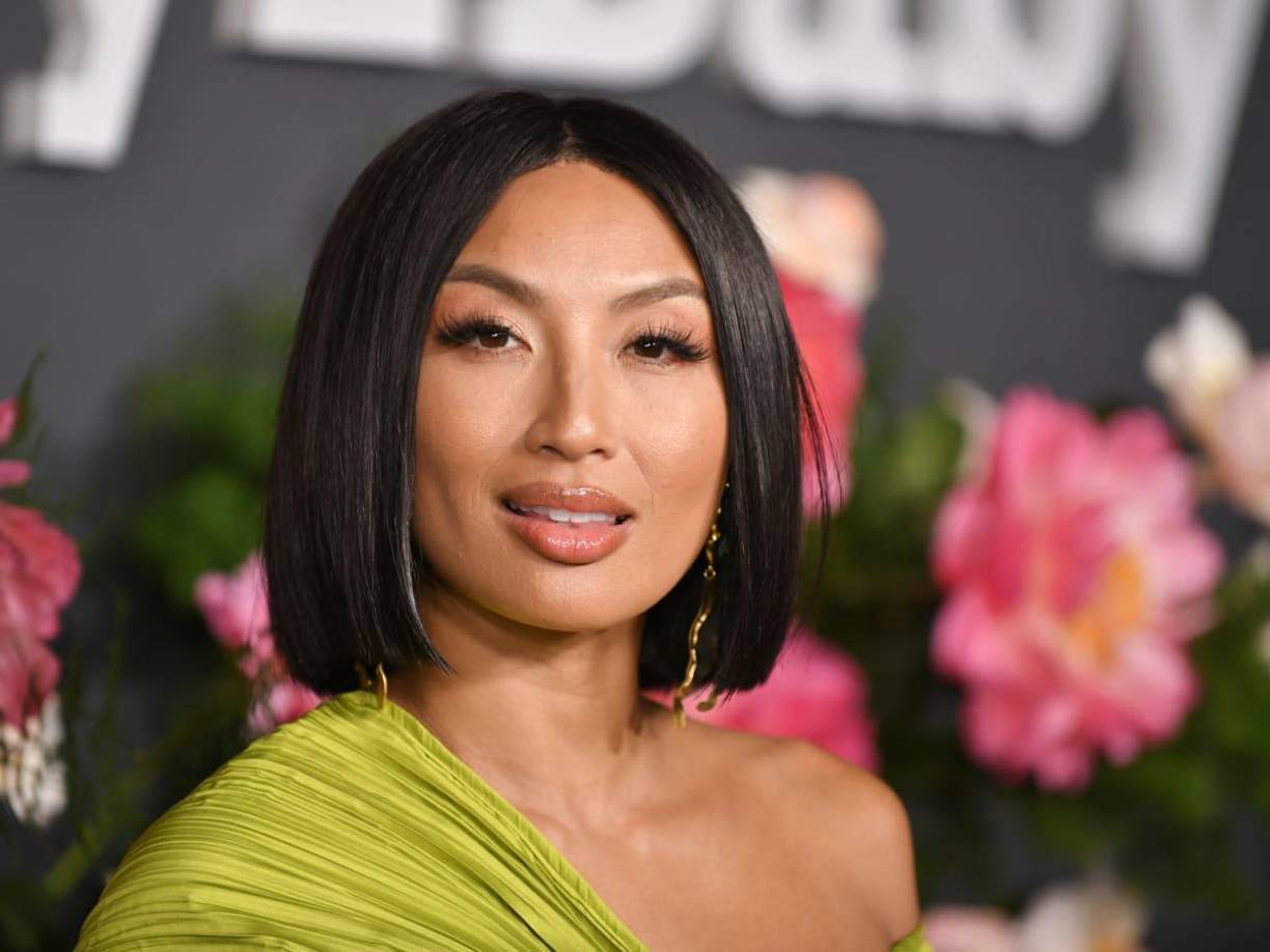 Por su parte, Jeannie Mai Jenkins se ha desempeñado como comentarista en edicioes pasadas de Miss Universo. Ella también es conocida por ser la presentadora de “The Real”.