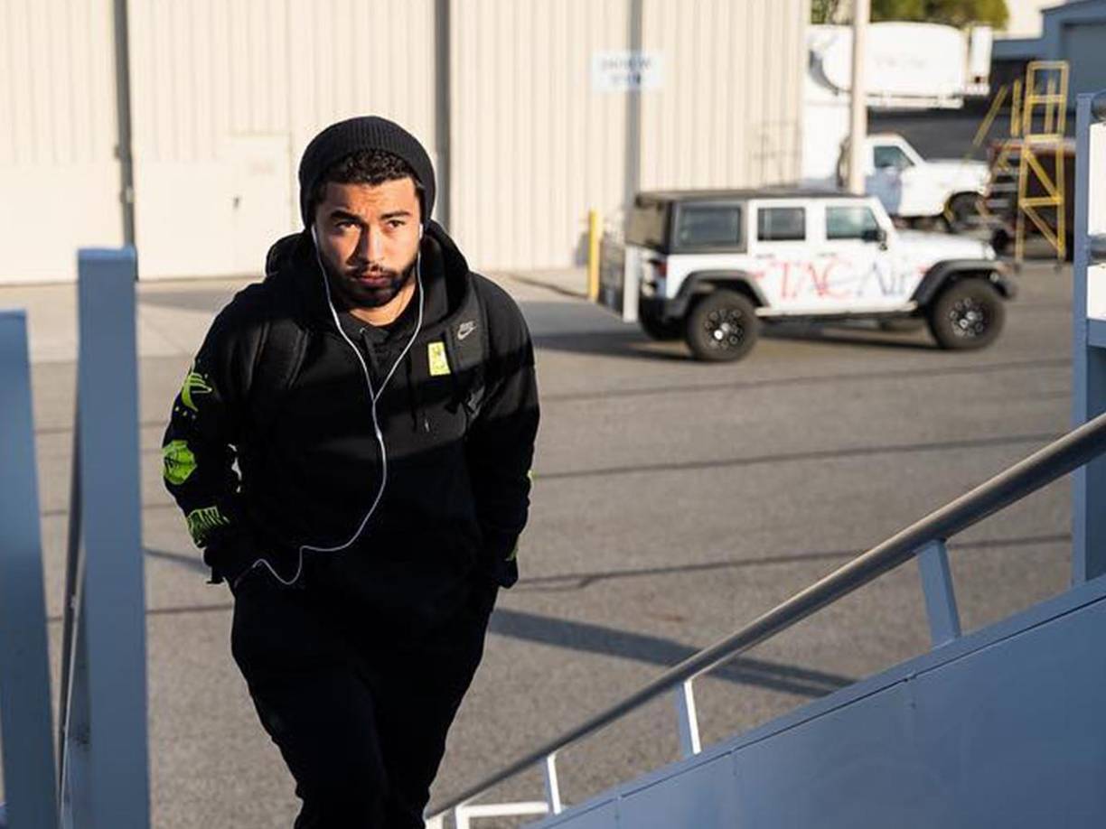 Acosta sufrió una grave lesión de ligamento cruzado anterior. 