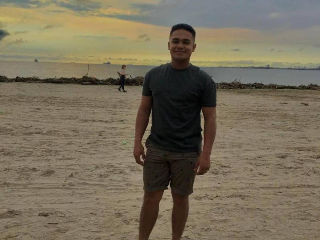 Le acompañaba Noel Mendoza, agente asignado a Interpol, quien sobrevivió y fue trasladado de emergencia a un centro hospitalario para ser atendido por los profesionales.