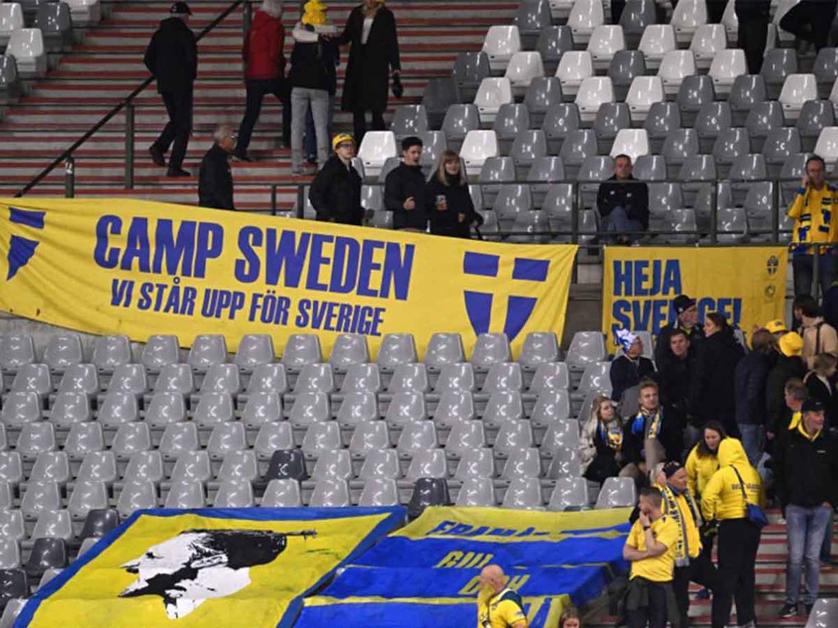 Periodistas en el estadio Rey Balduino, en Bruselas, informaron que se instó a los aficionados presentes a permanecer en el recinto.