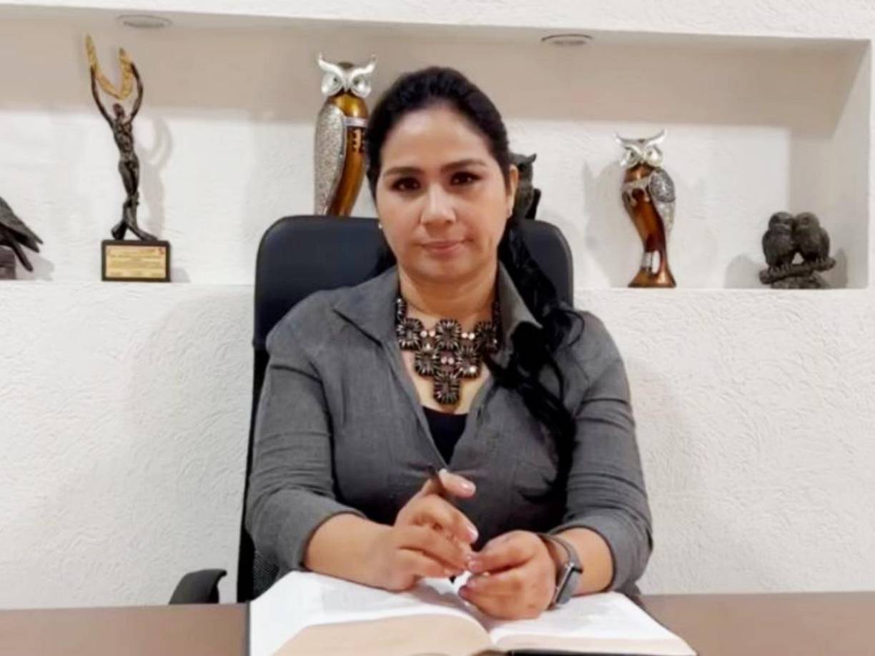 La docente universitaria Gloria Dulce Saavedra López ha denunciado acoso por parte de un exalumno que le envía mensajes amenazadores vía Facebook.