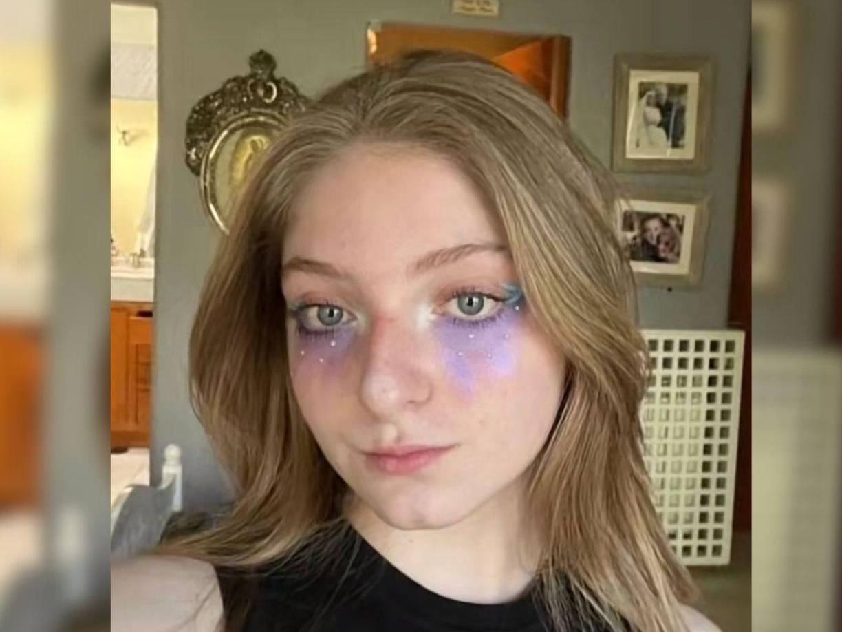 Después la periodista insiste y le pide que sólo le responda si está contenta con el proyecto pero ella contesta “de verdad, por favor, no quiero ahorita” a lo que la comunicóloga entiende y le dice “muchas gracias, eres muy parecida a tu mami” y ahí termina la grabación compartida por la cuenta de TikTok susanitatieneun8aton pero que serpia propiedad del programa Despierta América.