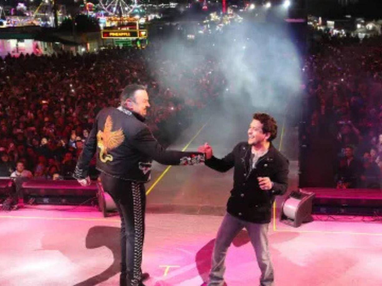 La presentación del yerno y el suegro ha sido vista de varias maneras, ya que hay quienes expresan “qué bendición de talento” y “familia hermosa”, pero otros usuarios exponen que la familia Aguilar se aprovecha del sonorense porque “hay que exprimir al yerno lo más que se pueda”.