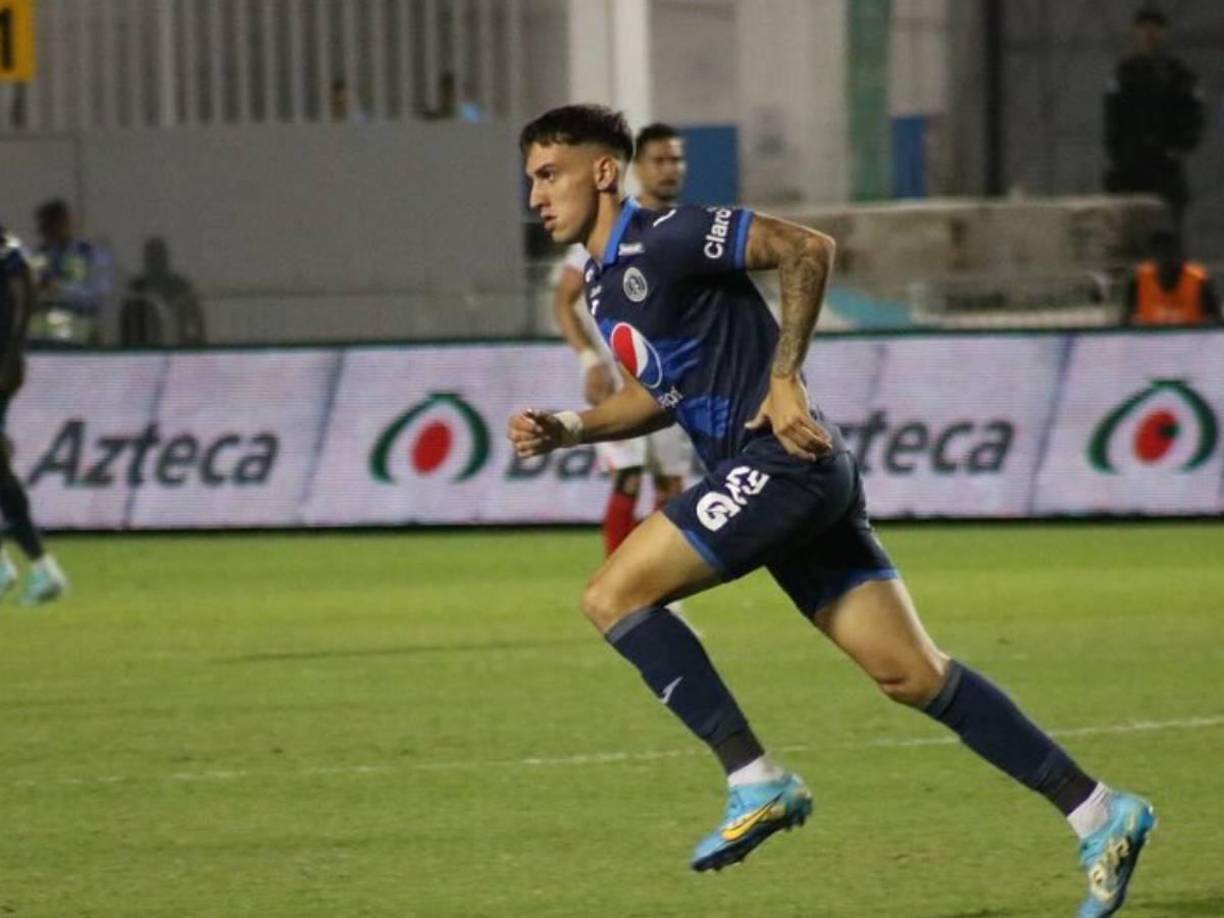 “Son cosas que pasan, siempre pasan, pero es mejor no entrar en ese tema y, que uno haga lo que lo hace más feliz y que le haga bien”, fueron las palabras de Rodrigo Auzmendi tras ser consultado sobre el supuesto romance con Laura. 