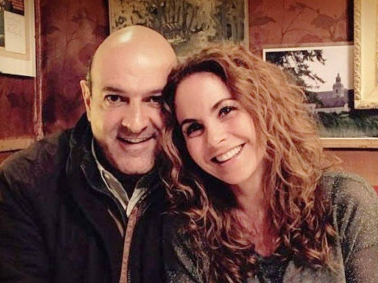 Señalaron que una de las principales razones para ponerle pausa a su relación de pareja es el trabajo y el poco tiempo que pasan como pareja. “Los tiempos nos están jugando una mala pasada, el trabajo nos absorbe y no podemos compartir tantos momentos juntos y convivir como siempre lo hemos hecho”, reveló la famosa.