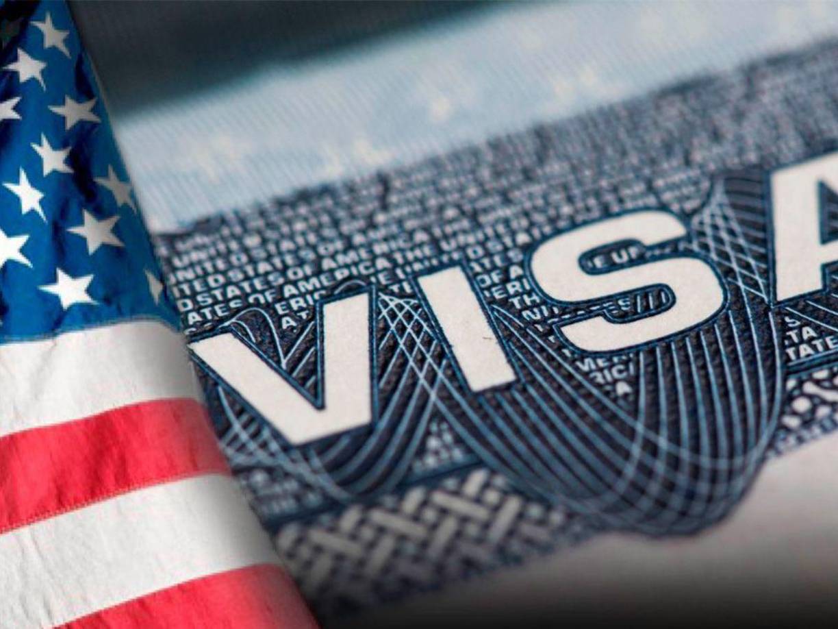Si usted es uno de los cientos de hondureños mayores de edad que está en trámite de VISA estadounidense por primera vez, tenga muy presente que deberá pasar por una entrevista con un oficial consular en la embajada, quien será el encargado de aprobar o negar la VISA, ésto según la información que haya proporcionado en su formulario DS-160 y su historial personal.