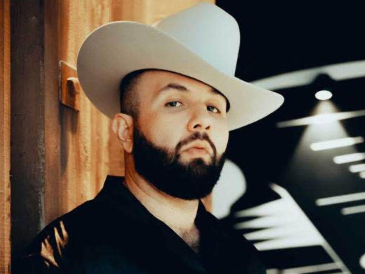 “No he desarrollado ningún síntoma, creo yo, todavía no he desarrollado ningún tipo de atracción por las personas de mi mismo sexo, entonces sigo teniendo comportamientos heterosexuales”.