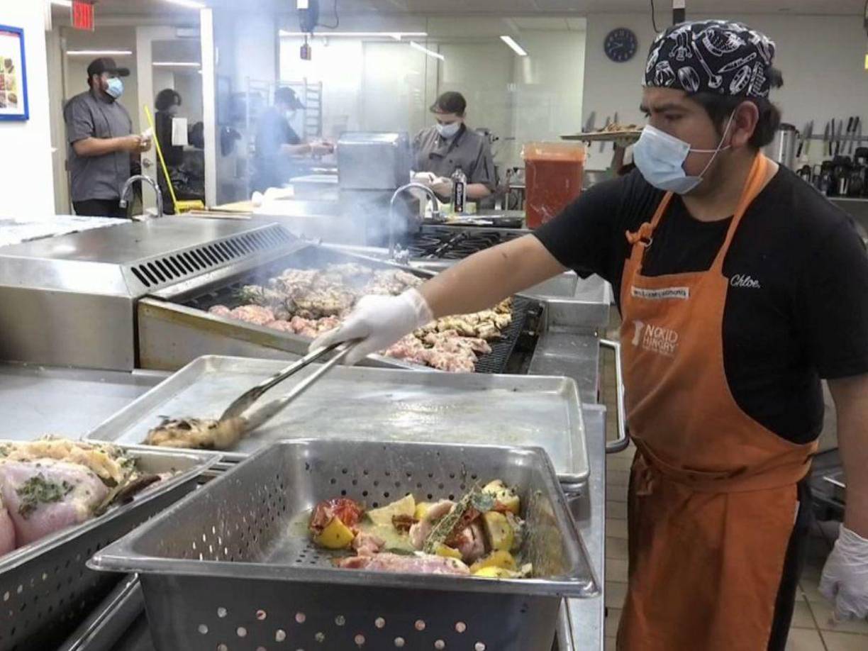 Asimismo hay oportunidades para cocineros. Donde los hondureños que deseen aplicar, deberán tener conocimientos en la preparación de diversos platillos, así como normas de limpieza que exigen los diferentes restaurantes y locales en EEUU.